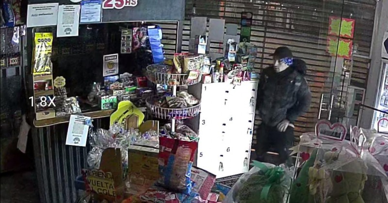 Barrete una persiana elctrica y entr a robar a un kiosco